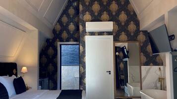 Superior Cabin, Garden View | In-room safe, free WiFi