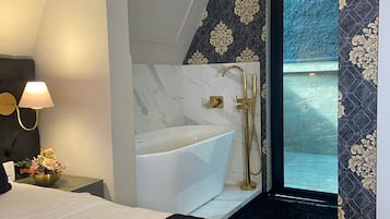 Superior huisje, uitzicht op tuin | Een kluis op de kamer, gratis wifi