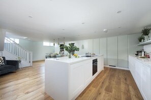 Fridge, microwave, oven, stovetop - Brayside - beautifully renovated converted chapel (Saint Just)