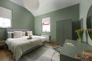 3 bedrooms, iron/ironing board, free WiFi, bed sheets