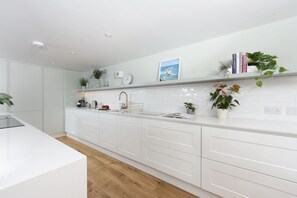 Fridge, microwave, oven, stovetop - Brayside - beautifully renovated converted chapel (Saint Just)