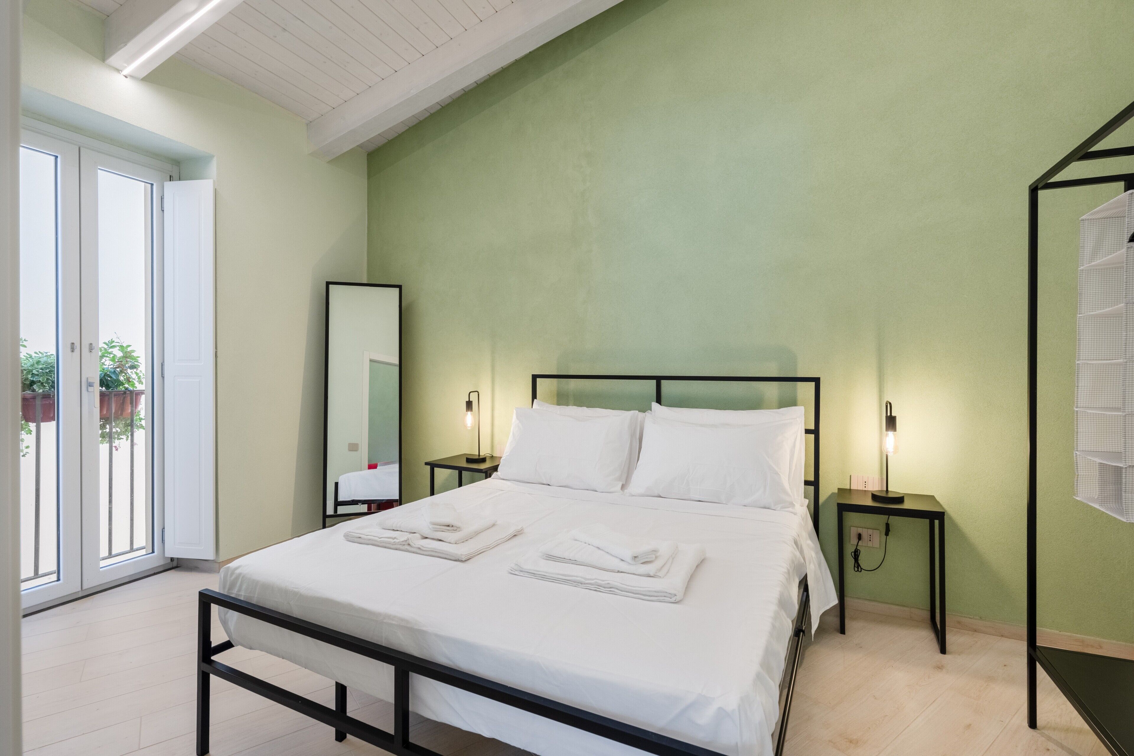 1 habitación, tabla de planchar con plancha, wifi y ropa de cama 