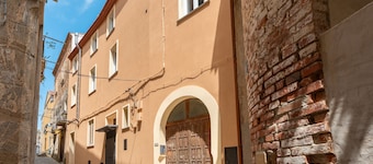 Apartment 'Deluxe Melisso' with Wi-Fi and Air Conditioning