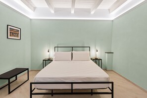 1 dormitorio, tabla de planchar con plancha, wifi y ropa de cama