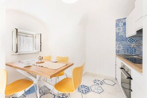 Fridge, stovetop, cookware/dishes/utensils, dining tables