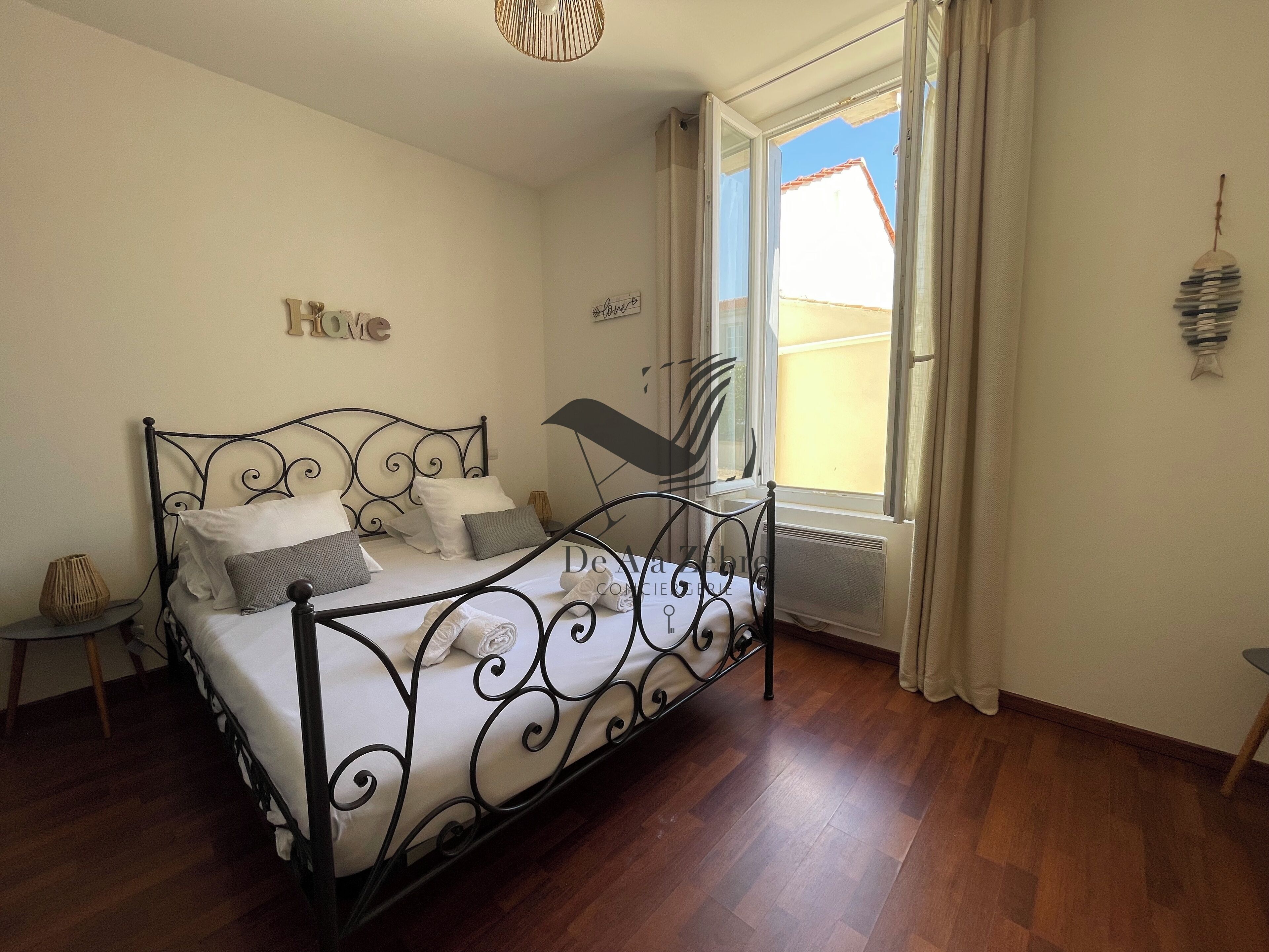 1 bedroom, bed sheets