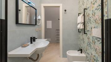 Bruser, hårtørrer, håndklæder