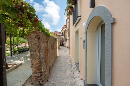Apartment 'Standard Velia' with Wi-Fi and Air Conditioning