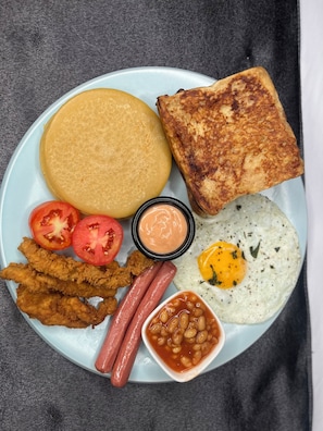 Free daily English breakfast