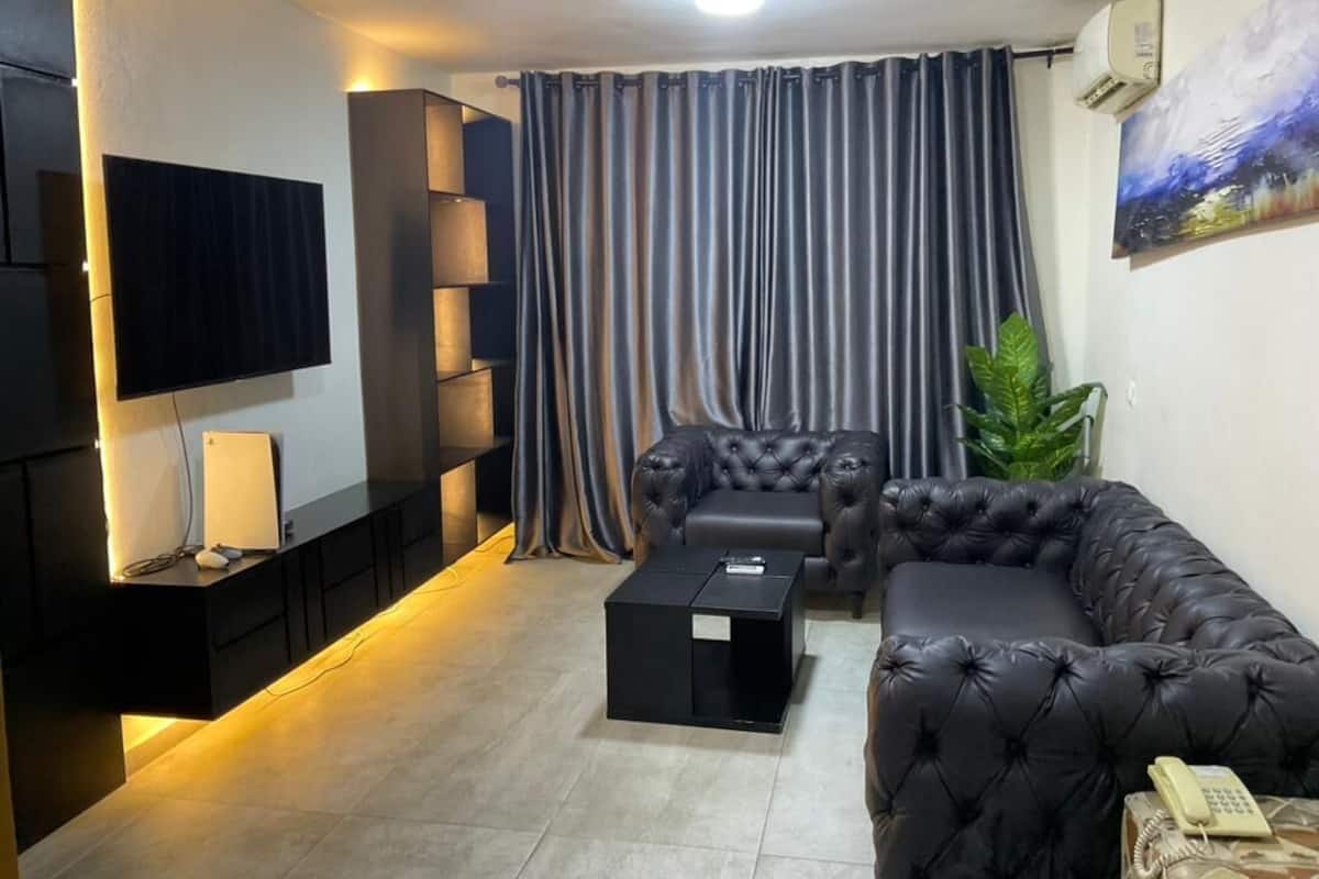 Suite | Living area | 75-inch Smart TV with cable channels, Netflix, streaming services