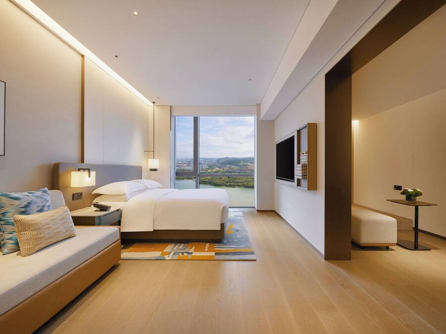 Family Studio Suite, 1 King Bed with Sofa bed, Lake View