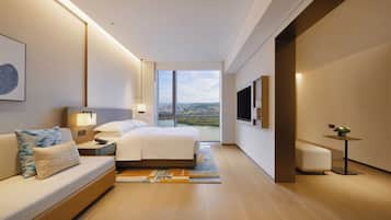 Family Studio Suite, 1 King Bed with Sofa bed, Lake View