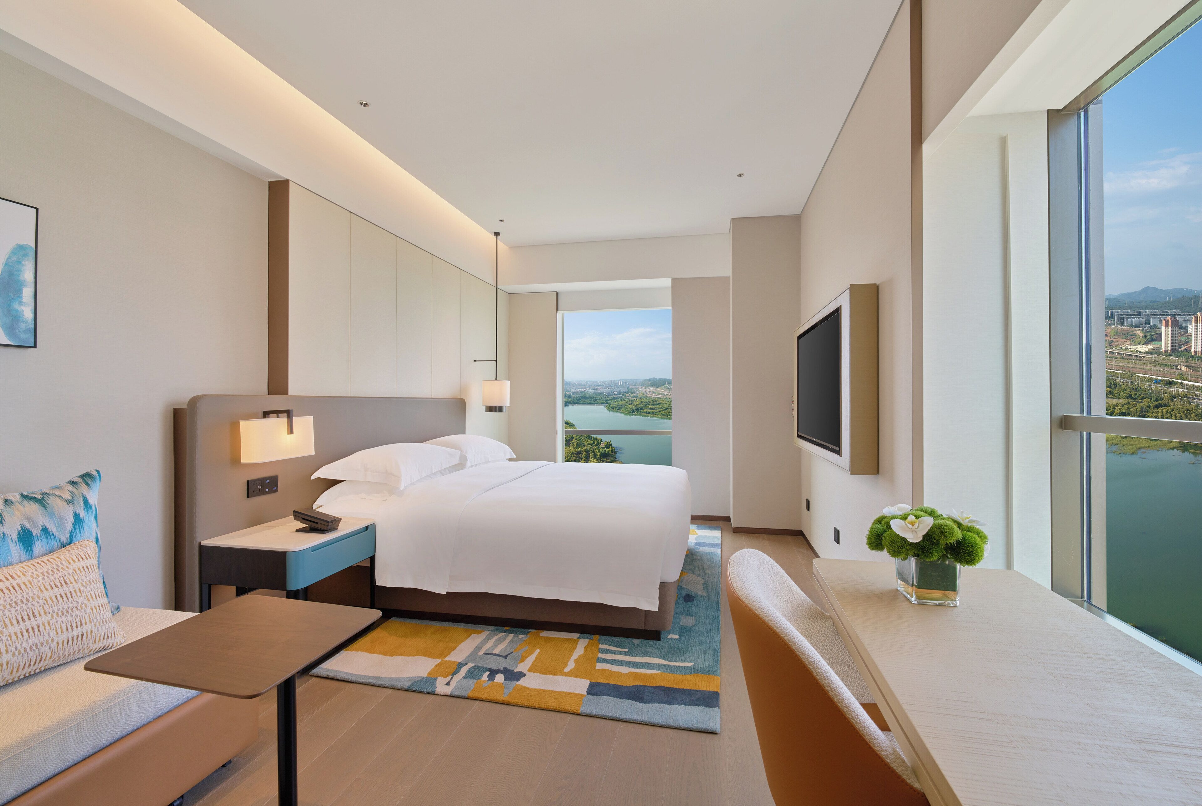 Family Room, 1 King Bed, Lake View