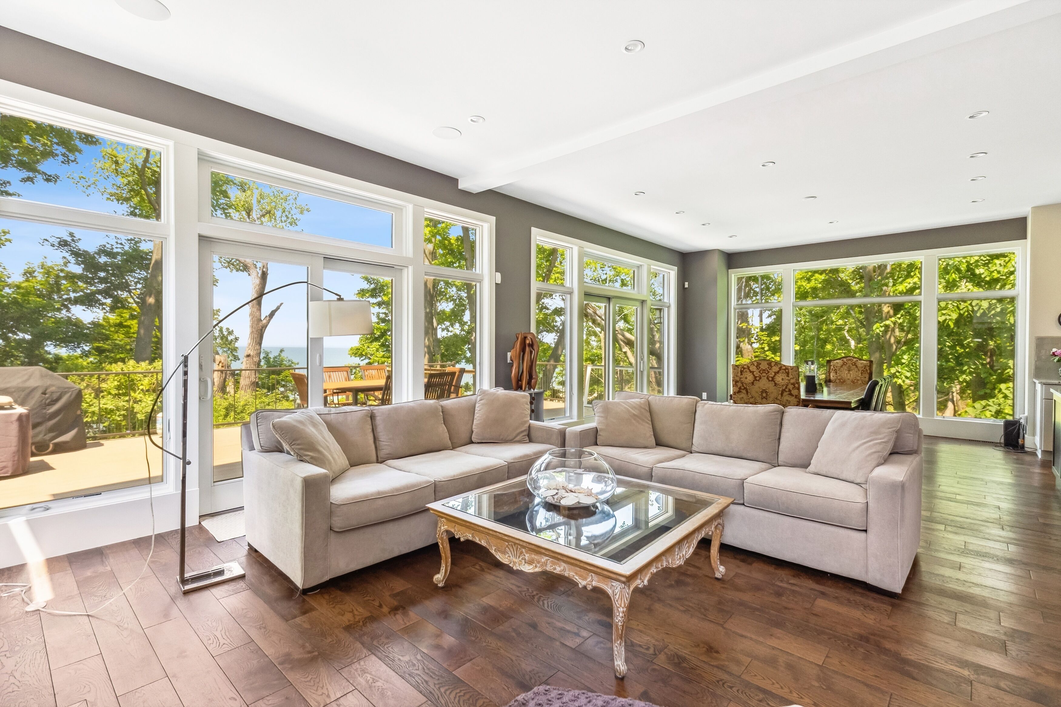 TV connectée, cheminée, espaces bureaux