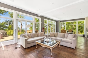 Smart TV, fireplace, offices