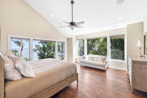 4 Schlafzimmer, Schreibtisch, Bügeleisen/Bügelbrett, kostenloses WLAN