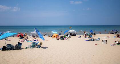 La Luna Lakeshore - fantastic lakefront living in Union Pier