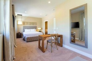 4 Schlafzimmer, Bügeleisen/Bügelbrett, Reisekinderbett, WLAN