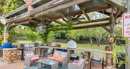 The Beach Comber - Private 2 room Suite w Access to Pool & Hot Tub.