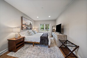 3 bedrooms, desk, iron/ironing board, free WiFi