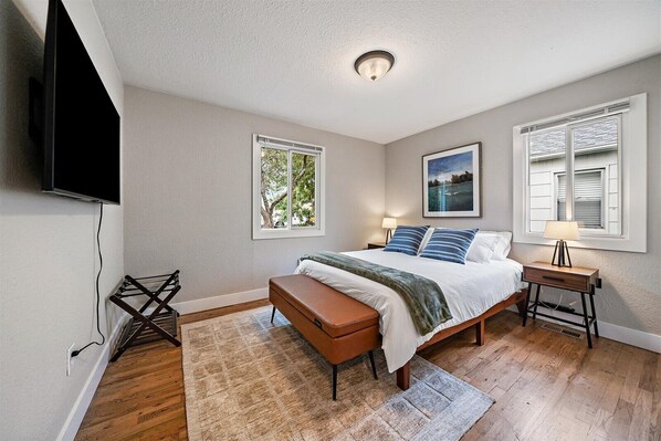 3 chambres, bureau, fer et planche à repasser, accès au Wi-Fi (inclus)