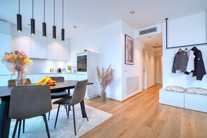 Dining - Apartment 'Carmensita Premium Lazise' with Shared Pool, Wi-Fi and Air Conditioning (Lazise)