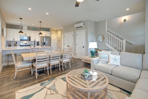 Beauty and The Beach - Oyhut Bay Seaside Resort