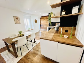 Fridge, oven, dishwasher, coffee/tea maker