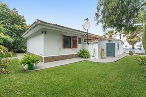 Exterior - Vacation Home 'Casa Mara' with Sea View, Private Terrace and Wi-Fi (El Sauzal)