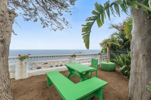 Outdoor dining - Vacation Home 'Casa Mara' with Sea View, Private Terrace and Wi-Fi (El Sauzal)