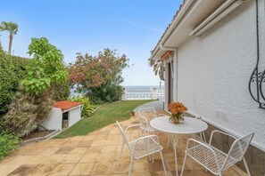 Outdoor dining - Vacation Home 'Casa Mara' with Sea View, Private Terrace and Wi-Fi (El Sauzal)