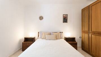 3 chambres, fer et planche à repasser, Wi-Fi, draps fournis