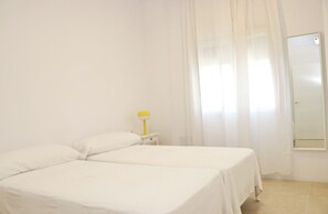 1 bedroom, iron/ironing board, bed sheets - La Orilla de los Sueños II (Conil de la Frontera)