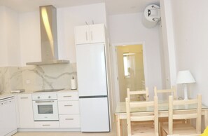 Fridge, microwave, dishwasher, coffee/tea maker