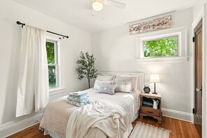 2 chambres, fer et planche à repasser, Wi-Fi gratuit, draps fournis