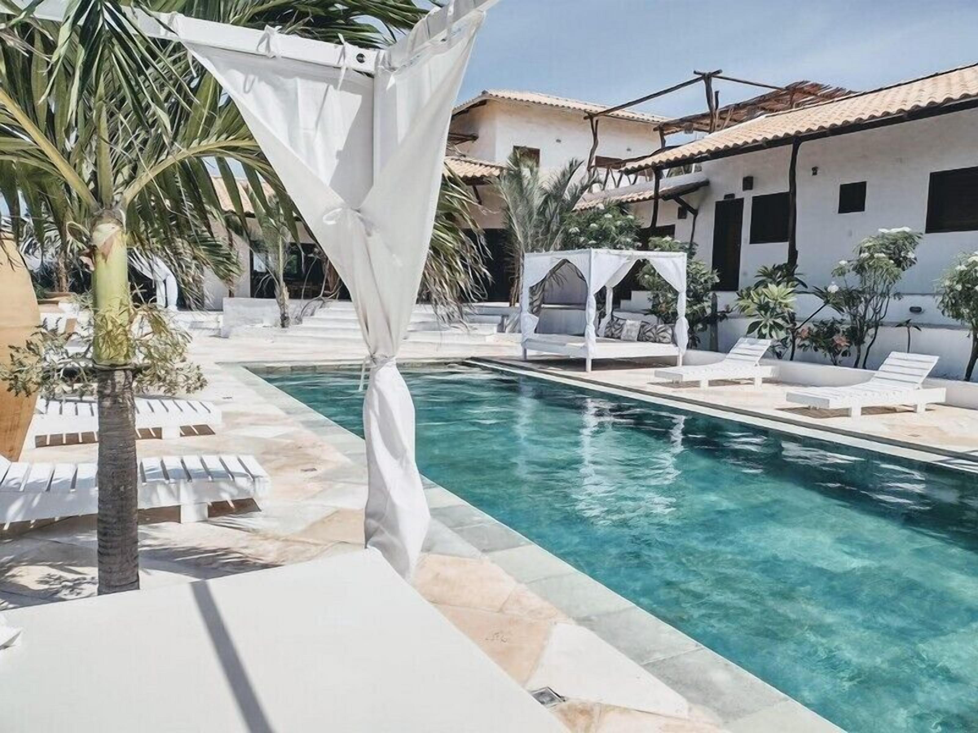 حمّام سباحة خارجي