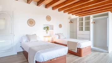 4 bedrooms, iron/ironing board, WiFi, bed sheets
