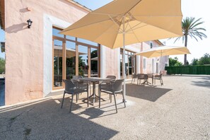 Outdoor dining - Rural House 'Son Guillem' with Mountain Views, Wi-Fi and Air Conditioning (Illes Balears)