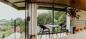 Outdoor dining - NEW- El Colibri, La Fortuna Rainforest Cabin w Panoramic Views (La Fortuna)