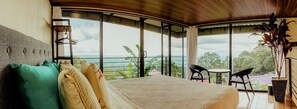 2 bedrooms, travel cot, free WiFi, bed sheets - NEW- El Colibri, La Fortuna Rainforest Cabin w Panoramic Views (La Fortuna)
