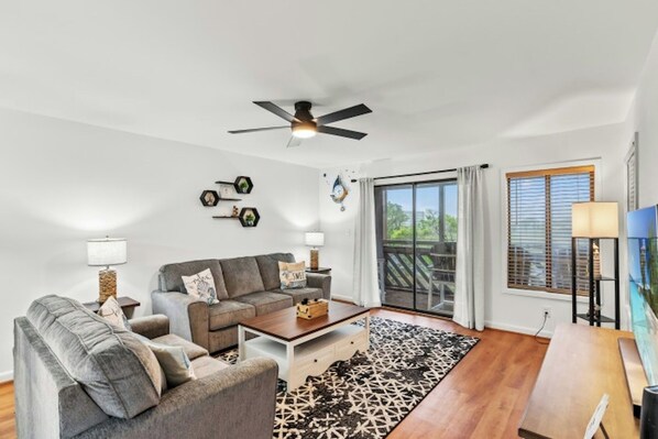 TV - 2BR in Shore Drive- Heron Pointe F9- I/O Pools (Myrtle Beach)