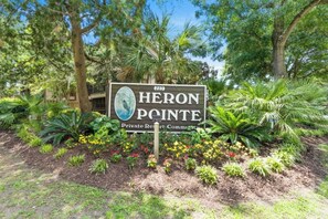 Property grounds - 2BR in Shore Drive- Heron Pointe F9- I/O Pools (Myrtle Beach)