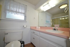 Serviettes fournies, savon, papier toilette