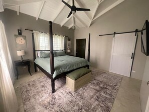 3 chambres, fer et planche à repasser, Wi-Fi, draps fournis