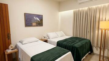 ห้องทวิน | โต๊ะทำงาน, พื้นที่ทำงานแบบใช้แล็ปท็อป, Wi-Fi ฟรี, ผ้าปูที่นอน