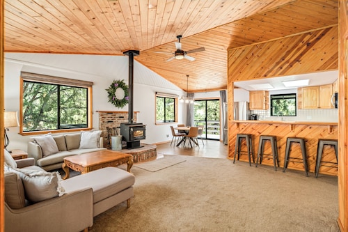 Charming Cabin Getaway Pine Mountain Club