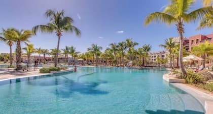 Lovely Fishing Lodge apt with pool & marina view