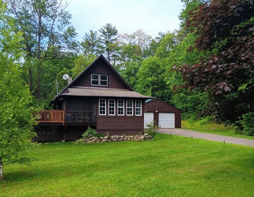 Quintessential Maine Cottage w/ Water-views, Kayaks & Lake Access