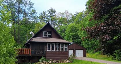 Quintessential Maine Cottage w/ Water-views, Kayaks & Lake Access