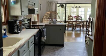 Quintessential Maine Cottage w/ Water-views, Kayaks & Lake Access